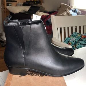 Gap Chelsea black boots